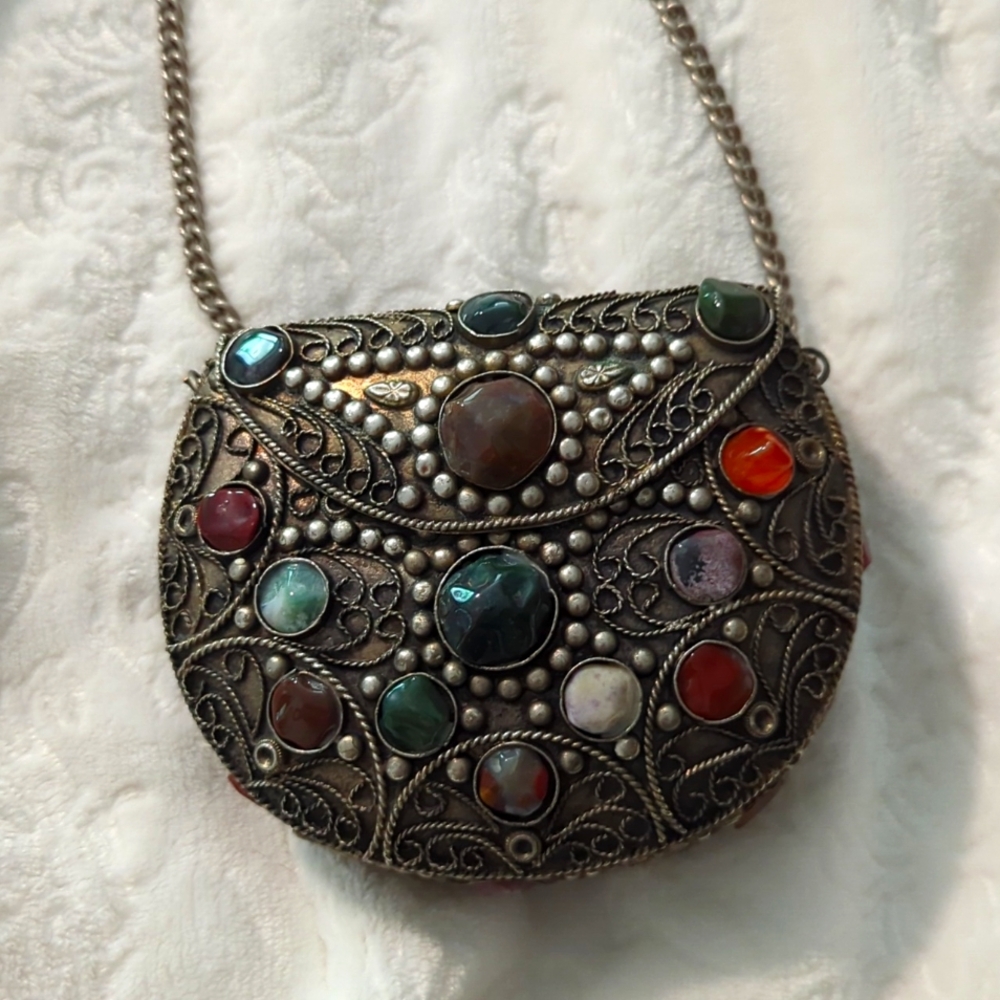 Small  shoulderbag with stones